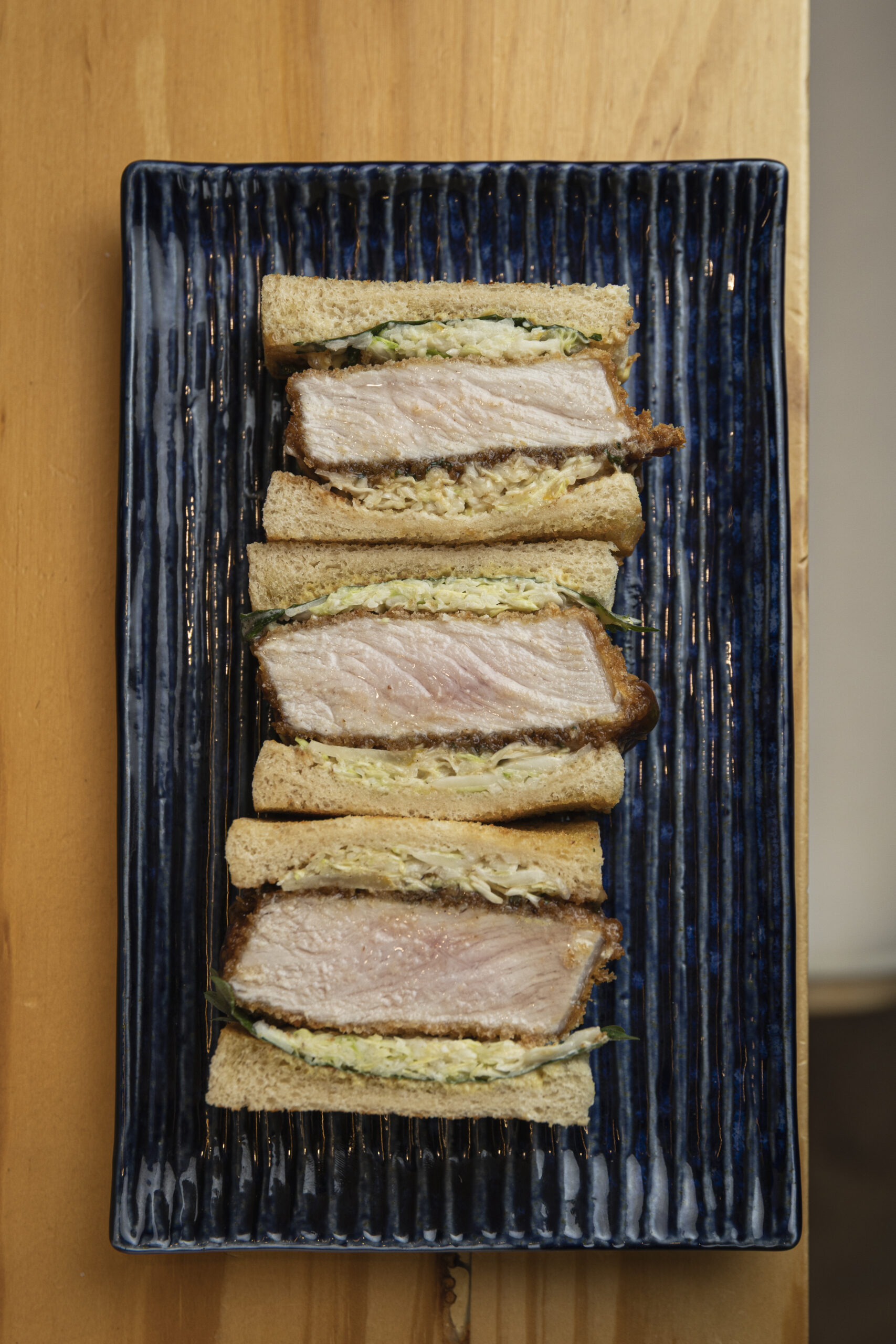 Disfrutando del mejor Ibérico Katsu Sando en Malasaña Madrid